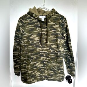 Camo maternity sweatshirt